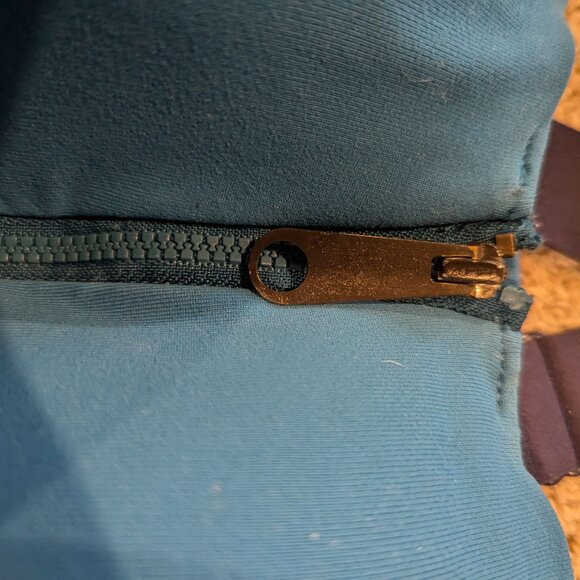 Under Armour Eclipse Front Zip Sports Bra 38 DD - Picture 3 of 4